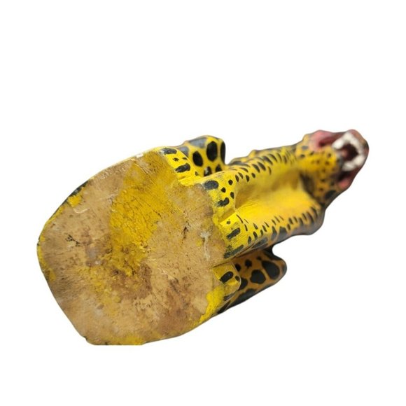 Unique Wooden African Cheetah Sculpture 9" Handcarved & painted w/ marble eyes - Picture 7 of 7